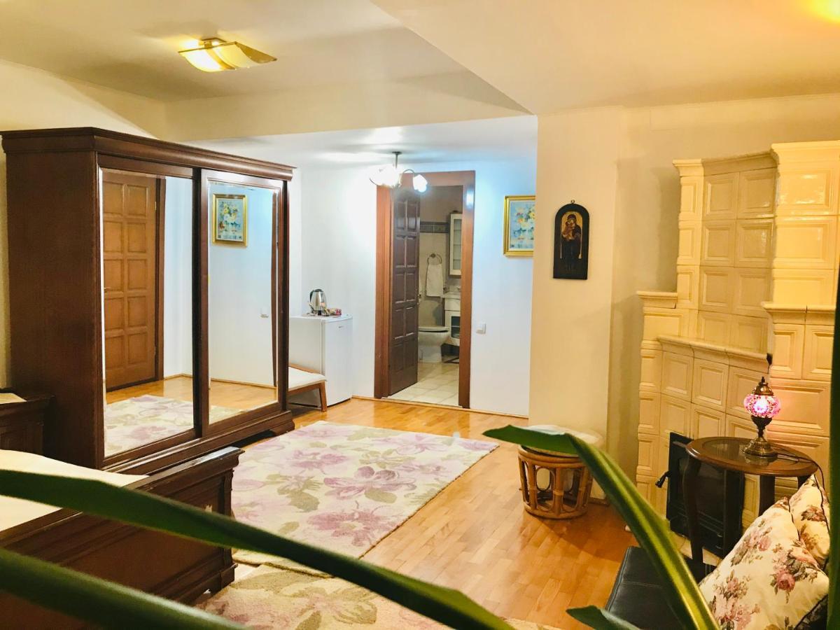 Rapsodia Pension Suceava Exterior foto