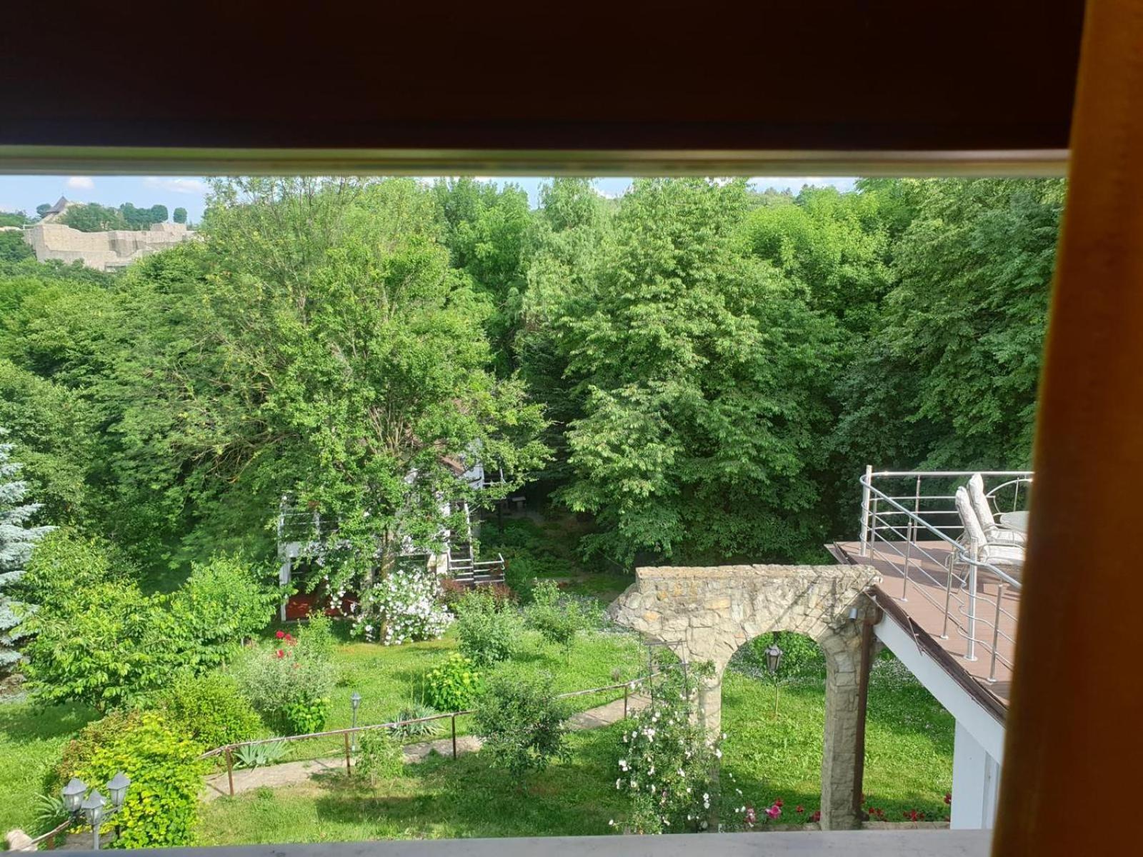 Rapsodia Pension Suceava Exterior foto