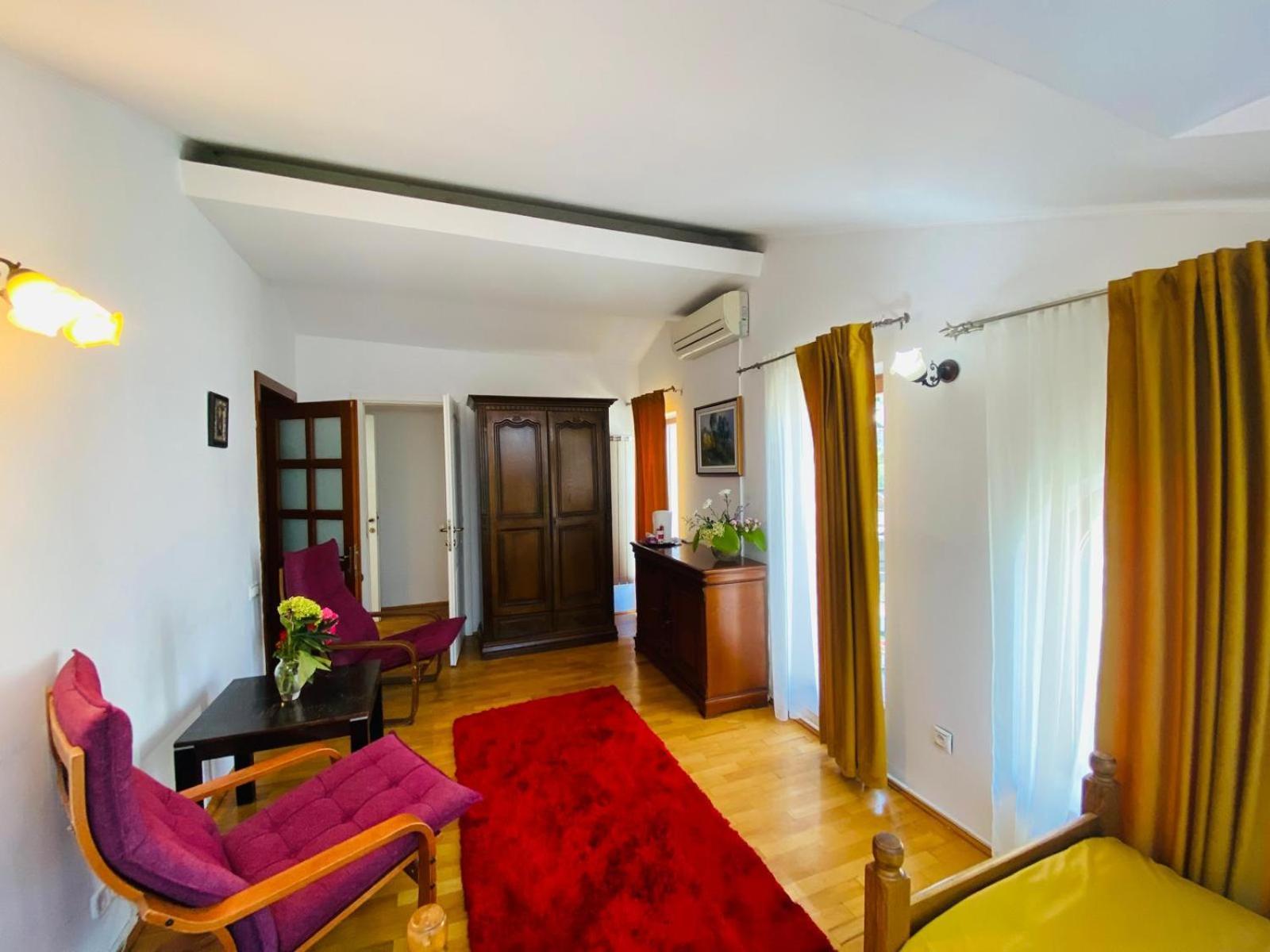 Rapsodia Pension Suceava Exterior foto