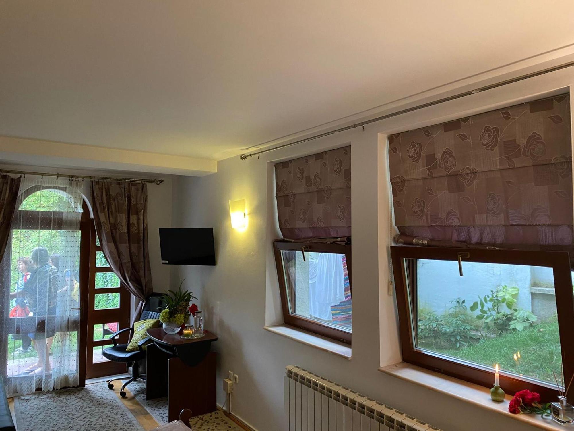 Rapsodia Pension Suceava Exterior foto