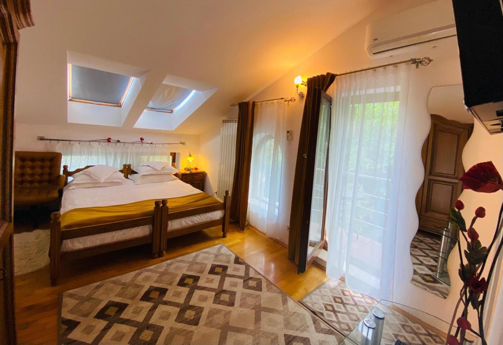 Rapsodia Pension Suceava Exterior foto