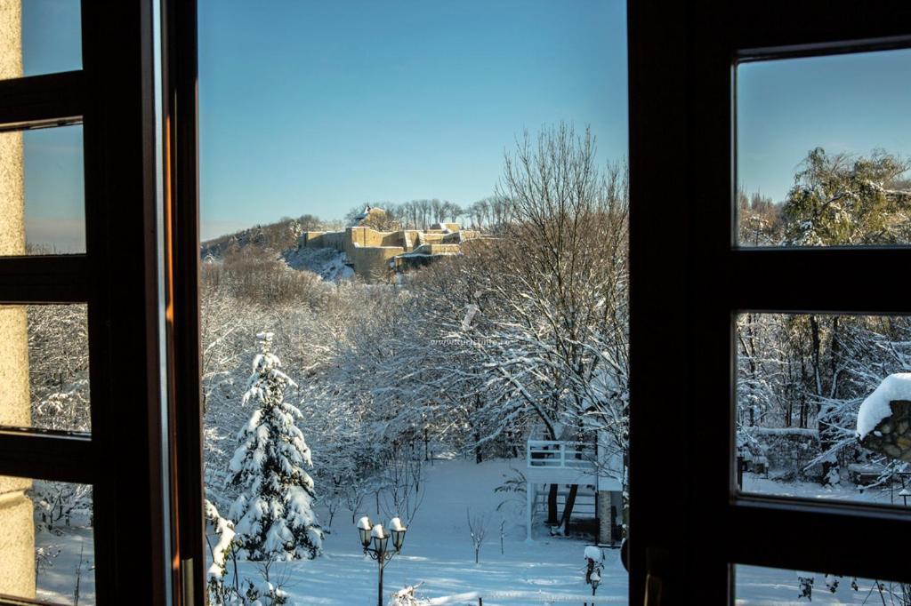Rapsodia Pension Suceava Exterior foto