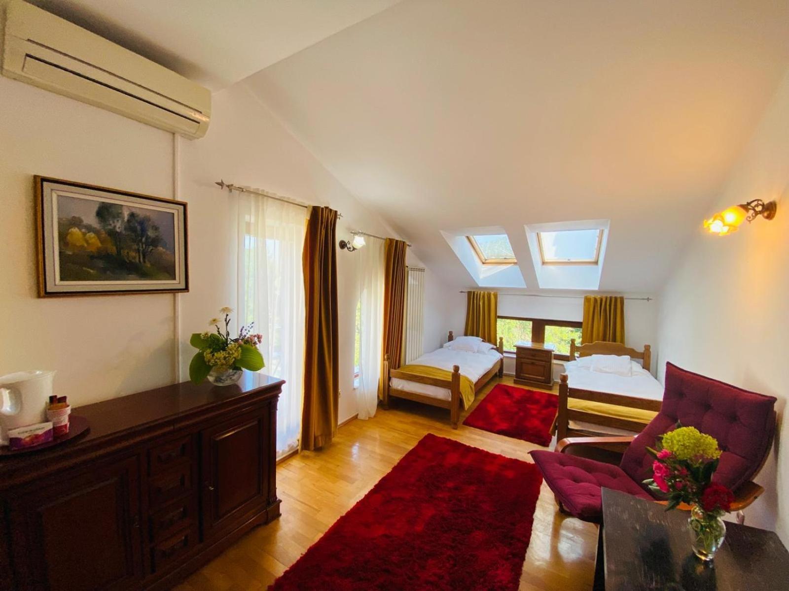 Rapsodia Pension Suceava Exterior foto